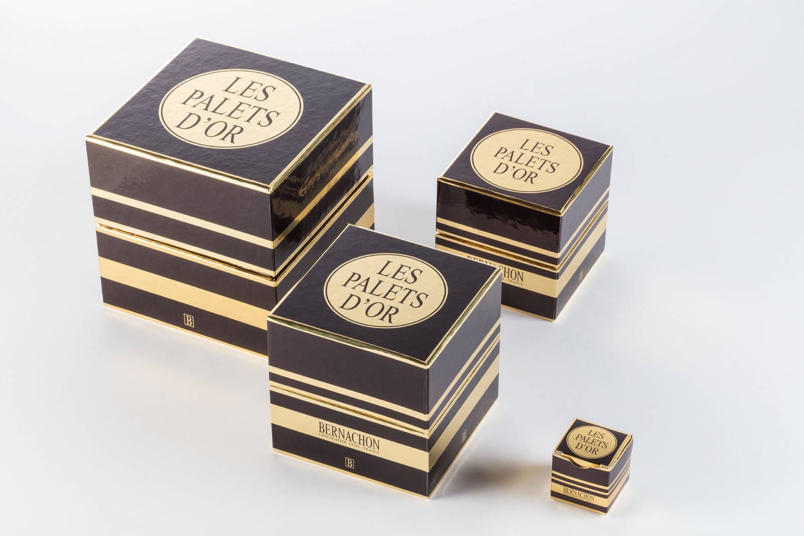 Acheter une boite de palets d'or dans une chocolaterie à Paris près du Bon  Marché - BERNACHON